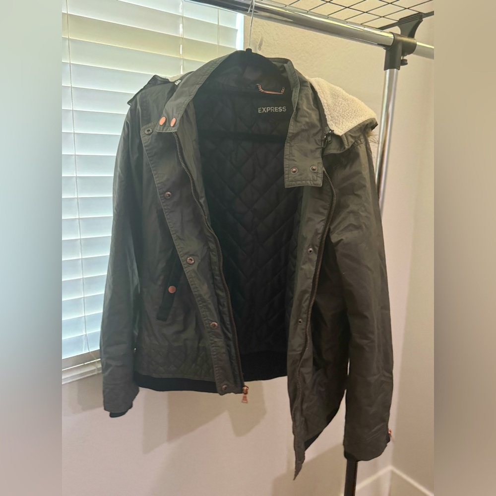 Express Olive Green Puffer Jacket with Zipper Closure and Hood Size Large